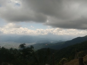 14時からの雨を期待させる空模様