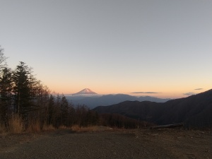 夕日が当たってきれいな富士山