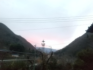 あっ！朝焼けだ！振り返れば夕焼けもあっただ、トワイライトゾーン、あんなかはるな