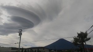 2024年9月21日、河口湖あたり、大きな雲よねー